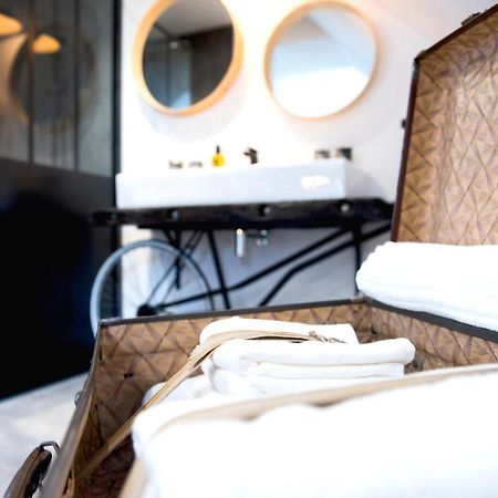 Отель La Petite Valise Ploudalmezeau Экстерьер фото